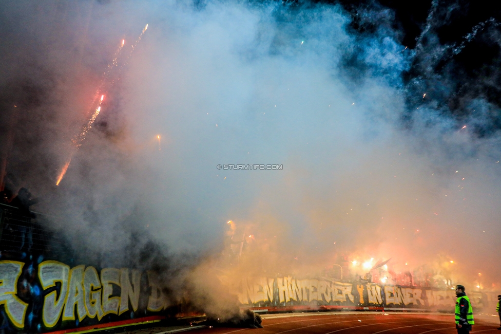 Kapfenberg - Sturm Graz
OEFB Cup, Achtelfinale, Kapfenberger SV - SK Sturm Graz, Franz-Fekete-Stadion Kapfenberg, 29.10.2019. 

Foto zeigt Fans von Sturm mit einer Choreografie
Schlüsselwörter: pyrotechnik