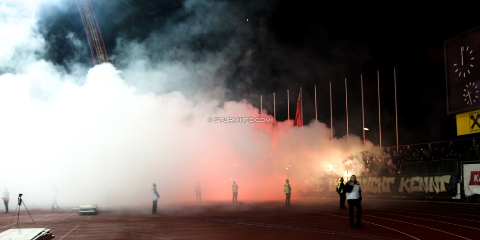 Kapfenberg - Sturm Graz
OEFB Cup, Achtelfinale, Kapfenberger SV - SK Sturm Graz, Franz-Fekete-Stadion Kapfenberg, 29.10.2019. 

Foto zeigt Fans von Sturm mit einer Choreografie
Schlüsselwörter: pyrotechnik