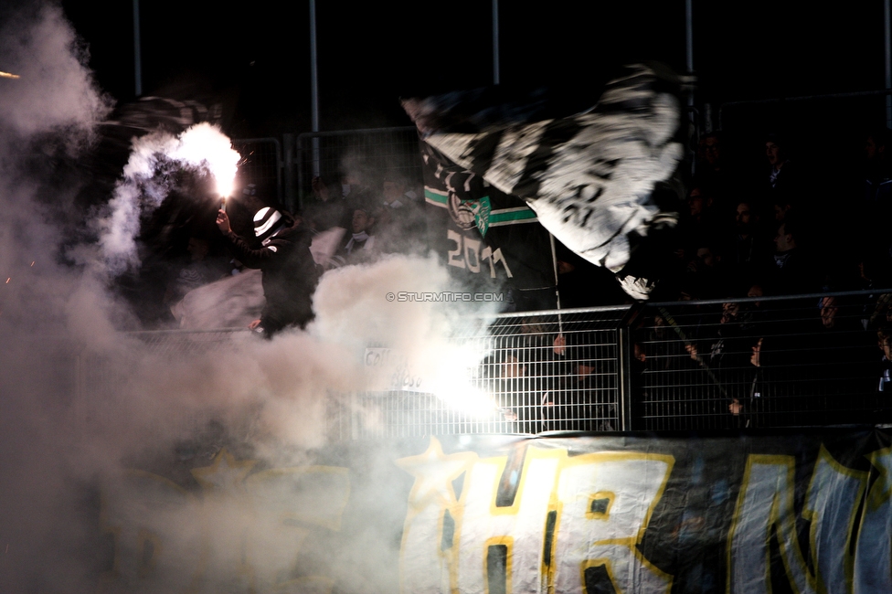 Kapfenberg - Sturm Graz
OEFB Cup, Achtelfinale, Kapfenberger SV - SK Sturm Graz, Franz-Fekete-Stadion Kapfenberg, 29.10.2019. 

Foto zeigt Fans von Sturm
Schlüsselwörter: pyrotechnik