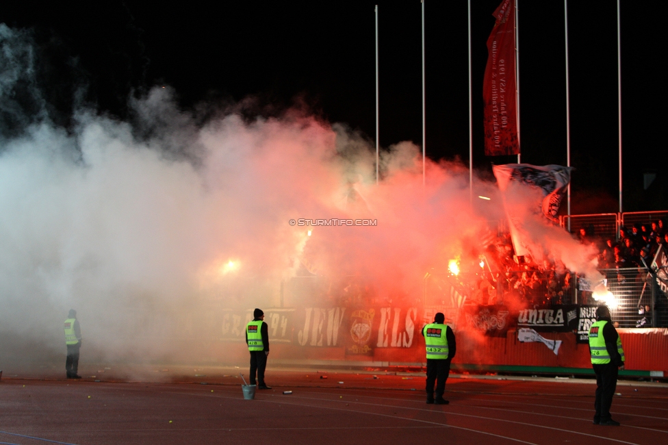 Kapfenberg - Sturm Graz
OEFB Cup, Achtelfinale, Kapfenberger SV - SK Sturm Graz, Franz-Fekete-Stadion Kapfenberg, 29.10.2019. 

Foto zeigt Fans von Sturm
Schlüsselwörter: pyrotechnik