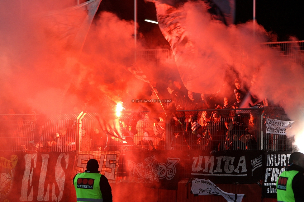 Kapfenberg - Sturm Graz
OEFB Cup, Achtelfinale, Kapfenberger SV - SK Sturm Graz, Franz-Fekete-Stadion Kapfenberg, 29.10.2019. 

Foto zeigt Fans von Sturm
Schlüsselwörter: pyrotechnik