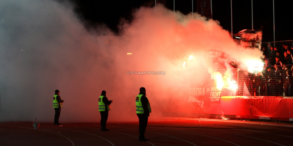 Kapfenberg - Sturm Graz
OEFB Cup, Achtelfinale, Kapfenberger SV - SK Sturm Graz, Franz-Fekete-Stadion Kapfenberg, 29.10.2019. 

Foto zeigt Fans von Sturm
Schlüsselwörter: pyrotechnik