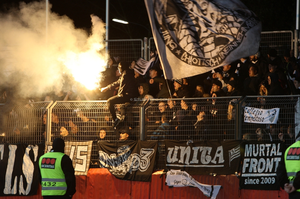 Kapfenberg - Sturm Graz
OEFB Cup, Achtelfinale, Kapfenberger SV - SK Sturm Graz, Franz-Fekete-Stadion Kapfenberg, 29.10.2019. 

Foto zeigt Fans von Sturm
Schlüsselwörter: pyrotechnik