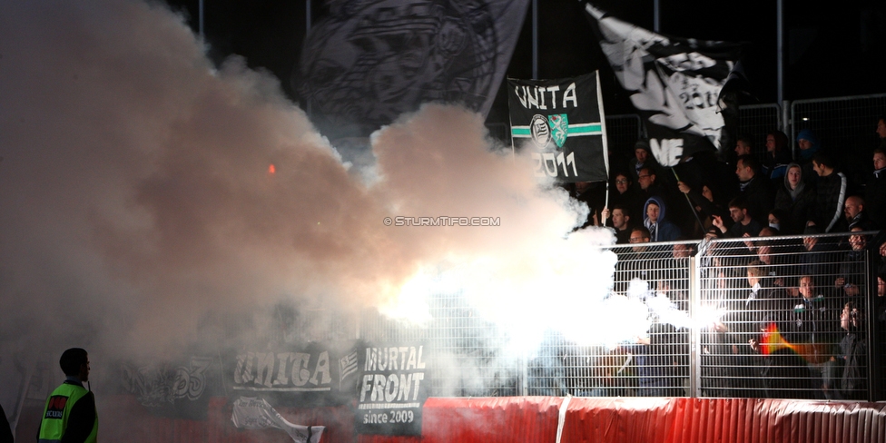 Kapfenberg - Sturm Graz
OEFB Cup, Achtelfinale, Kapfenberger SV - SK Sturm Graz, Franz-Fekete-Stadion Kapfenberg, 29.10.2019. 

Foto zeigt Fans von Sturm
Schlüsselwörter: pyrotechnik