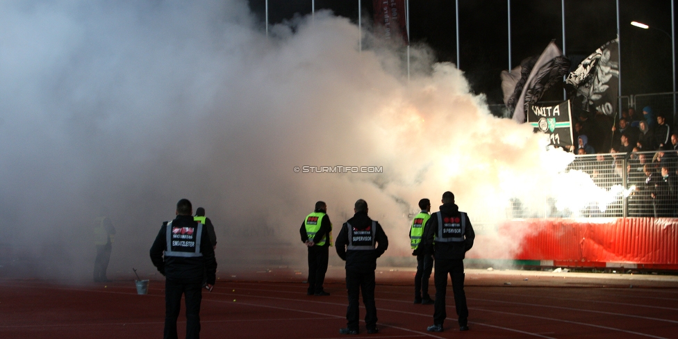 Kapfenberg - Sturm Graz
OEFB Cup, Achtelfinale, Kapfenberger SV - SK Sturm Graz, Franz-Fekete-Stadion Kapfenberg, 29.10.2019. 

Foto zeigt Fans von Sturm
Schlüsselwörter: pyrotechnik