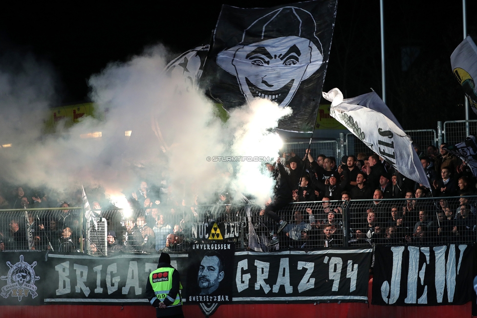 Kapfenberg - Sturm Graz
OEFB Cup, Achtelfinale, Kapfenberger SV - SK Sturm Graz, Franz-Fekete-Stadion Kapfenberg, 29.10.2019. 

Foto zeigt Fans von Sturm
Schlüsselwörter: pyrotechnik