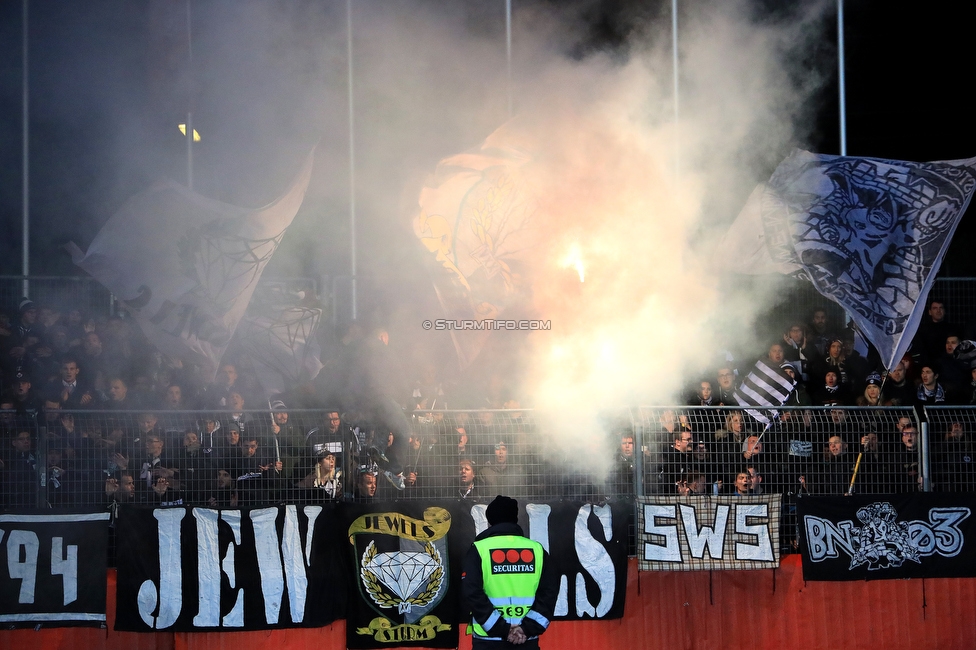 Kapfenberg - Sturm Graz
OEFB Cup, Achtelfinale, Kapfenberger SV - SK Sturm Graz, Franz-Fekete-Stadion Kapfenberg, 29.10.2019. 

Foto zeigt Fans von Sturm
Schlüsselwörter: pyrotechnik