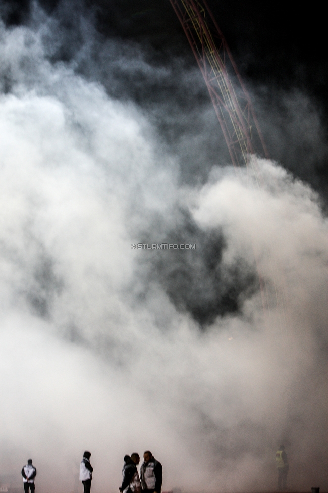 Kapfenberg - Sturm Graz
OEFB Cup, Achtelfinale, Kapfenberger SV - SK Sturm Graz, Franz-Fekete-Stadion Kapfenberg, 29.10.2019. 

Foto zeigt Fans von Sturm
Schlüsselwörter: pyrotechnik