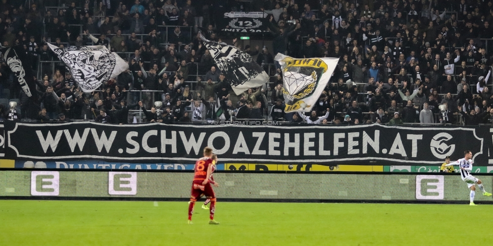 Sturm Graz - Wolfsberg
Oesterreichische Fussball Bundesliga, 13. Runde, SK Sturm Graz - Wolfsberger AC, Stadion Liebenau Graz, 02.11.2019. 

Foto zeigt Fans von Sturm mit einem Spruchband
Schlüsselwörter: schwoazehelfen