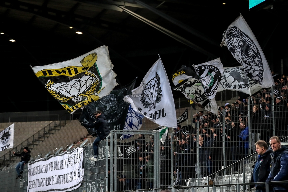 WSG Tirol - Sturm Graz
Oesterreichische Fussball Bundesliga, 16. Runde, WSG Tirol - SK Sturm Graz, Tivoli Neu Innsbruck, 30.11.2019. 

Foto zeigt Fans von Sturm mit einem Spruchband
Schlüsselwörter: protest sturmstadion jewels