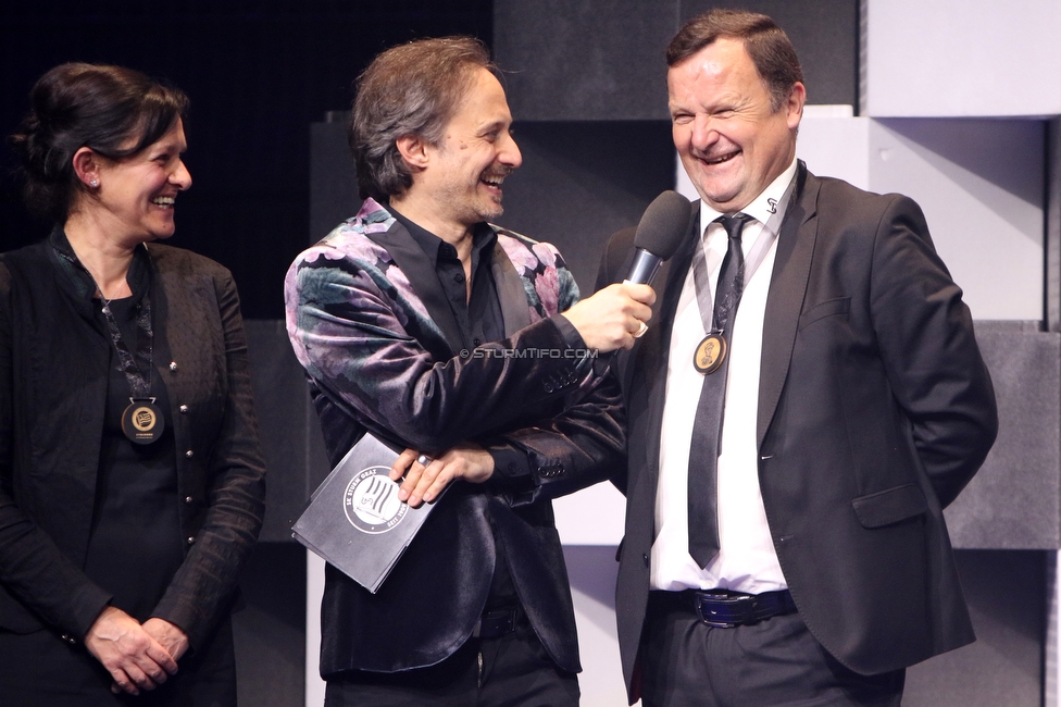 110 Jahre Sturmgeist Gala
110 Jahre Sturmgeist Gala, Helmut List Halle Graz, 03.12.2019.

Foto zeigt Michael Ostrowski (Moderator) und Gerhard Wallner (Masseur Sturm)
