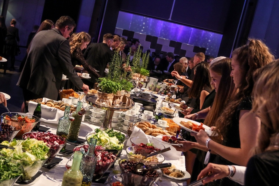 110 Jahre Sturmgeist Gala
110 Jahre Sturmgeist Gala, Helmut List Halle Graz, 03.12.2019.

Foto zeigt Gaeste am Buffet
