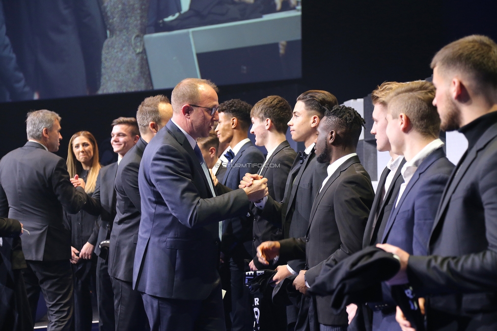 110 Jahre Sturmgeist Gala
110 Jahre Sturmgeist Gala, Helmut List Halle Graz, 03.12.2019.

Foto zeigt Guenter Kreissl (sportl. Geschaeftsfuehrer Sturm) und die Mannschaft der Sturm Amateure
