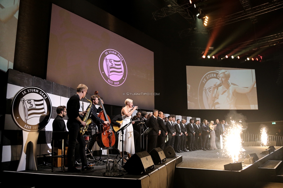 110 Jahre Sturmgeist Gala
110 Jahre Sturmgeist Gala, Helmut List Halle Graz, 03.12.2019.

Foto zeigt die Mannschaft von Sturm
Schlüsselwörter: pyrotechnik