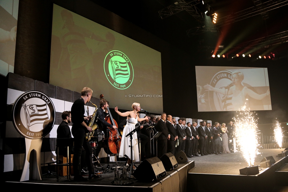 110 Jahre Sturmgeist Gala
110 Jahre Sturmgeist Gala, Helmut List Halle Graz, 03.12.2019.

Foto zeigt die Mannschaft von Sturm
Schlüsselwörter: pyrotechnik