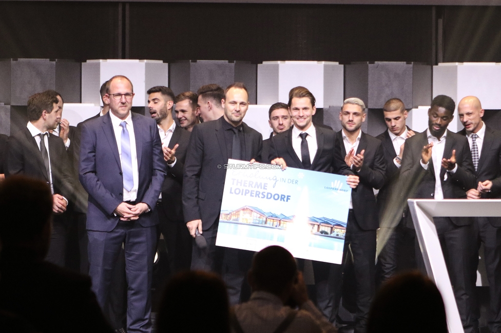 110 Jahre Sturmgeist Gala
110 Jahre Sturmgeist Gala, Helmut List Halle Graz, 03.12.2019.

Foto zeigt Guenter Kreissl (sportl. Geschaeftsfuehrer Sturm), Thomas Tebbich (wirtsch. Geschaeftsfuehrer Sturm) und Stefan Hierlaender (Sturm)
