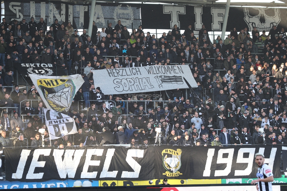 Sturm Graz - Altach
Oesterreichische Fussball Bundesliga, 17. Runde, SK Sturm Graz - SCR Altach, Stadion Liebenau Graz, 08.12.2019. 

Foto zeigt Fans von Sturm mit einem Spruchband
Schlüsselwörter: baby jewels