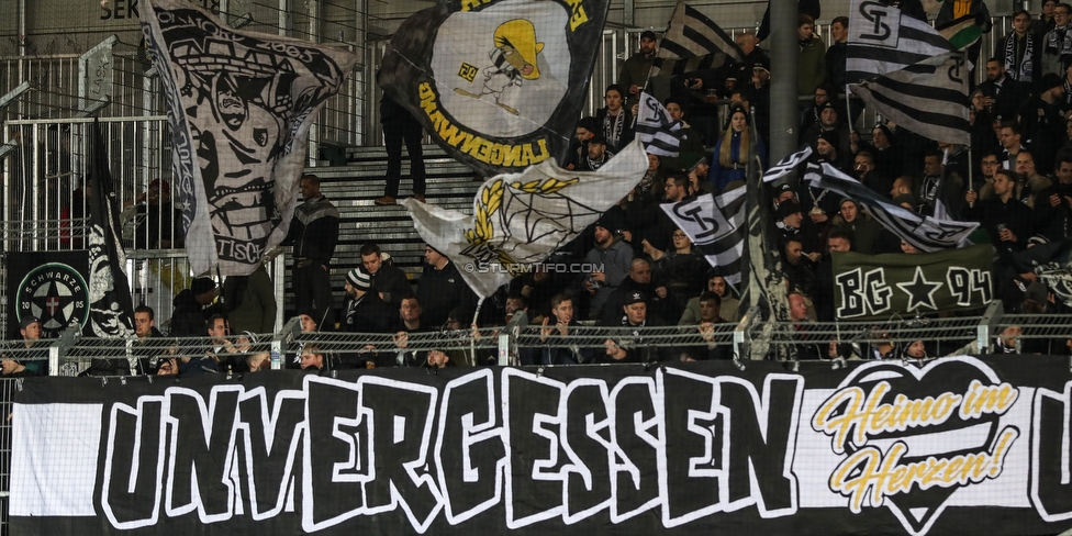 LASK - Sturm Graz
Oesterreichische Fussball Bundesliga, 18. Runde, LASK - SK Sturm Graz, Waldstadion Pasching, 15.12.2019. 

Foto zeigt Fans von Sturm mit einem Spruchband
Schlüsselwörter: heimo