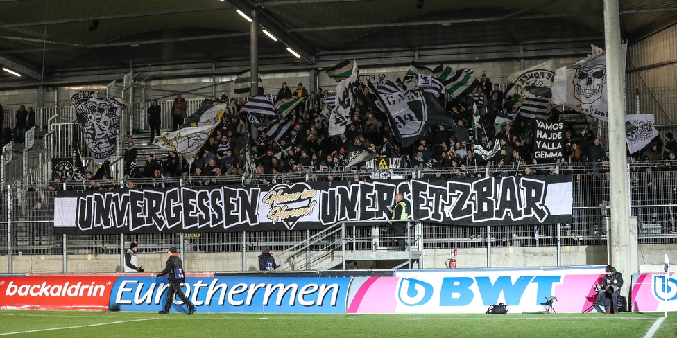 LASK - Sturm Graz
Oesterreichische Fussball Bundesliga, 18. Runde, LASK - SK Sturm Graz, Waldstadion Pasching, 15.12.2019. 

Foto zeigt Fans von Sturm mit einem Spruchband
Schlüsselwörter: heimo