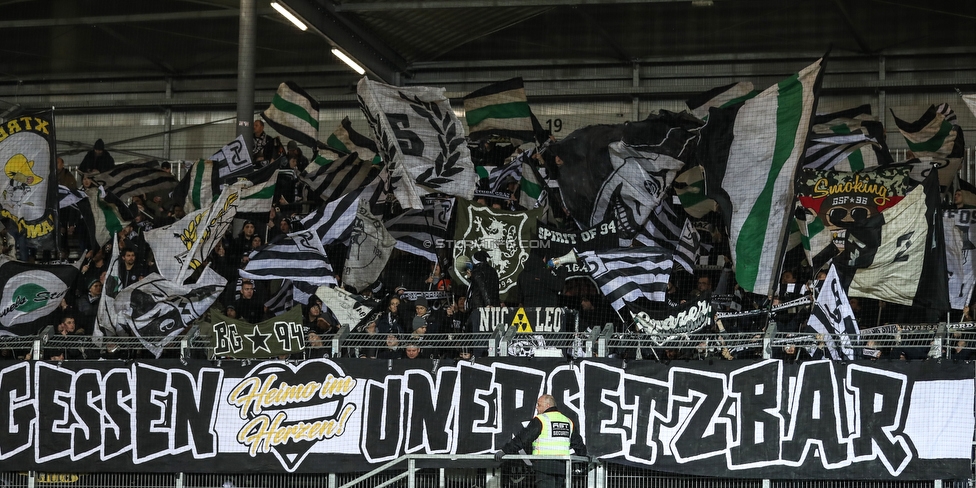 LASK - Sturm Graz
Oesterreichische Fussball Bundesliga, 18. Runde, LASK - SK Sturm Graz, Waldstadion Pasching, 15.12.2019. 

Foto zeigt Fans von Sturm mit einem Spruchband
Schlüsselwörter: heimo