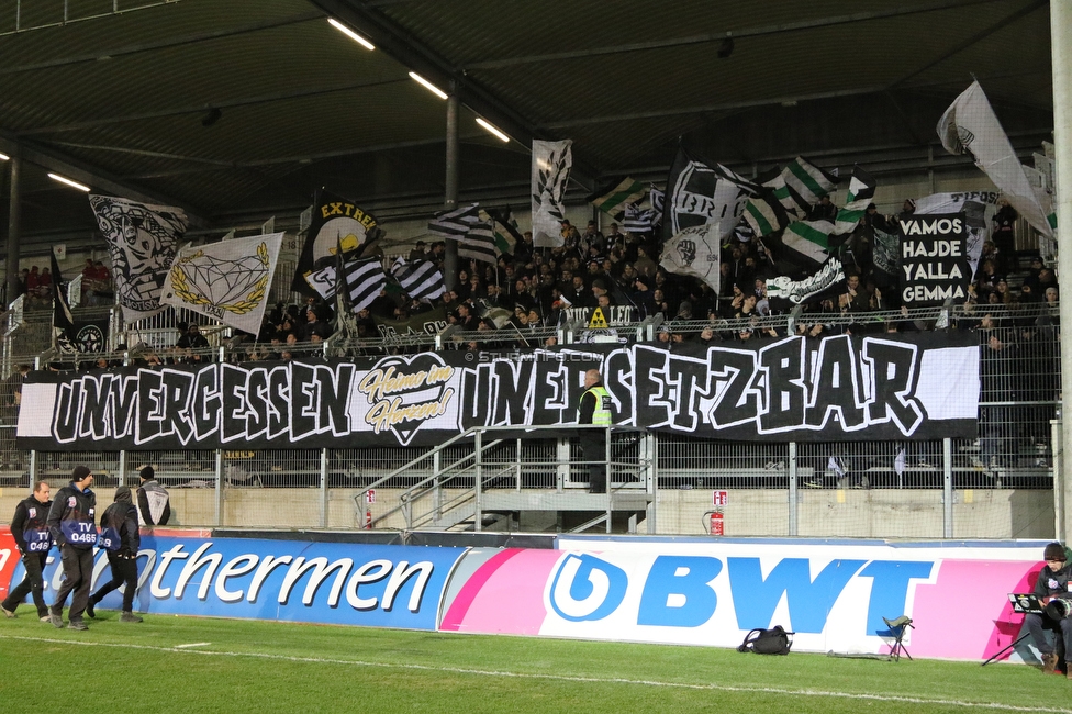 LASK - Sturm Graz
Oesterreichische Fussball Bundesliga, 18. Runde, LASK - SK Sturm Graz, Waldstadion Pasching, 15.12.2019. 

Foto zeigt Fans von Sturm mit einem Spruchband
Schlüsselwörter: heimo