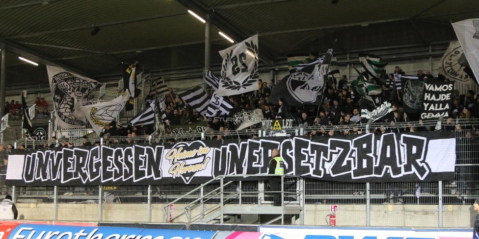 LASK - Sturm Graz
Oesterreichische Fussball Bundesliga, 18. Runde, LASK - SK Sturm Graz, Waldstadion Pasching, 15.12.2019. 

Foto zeigt Fans von Sturm mit einem Spruchband
Schlüsselwörter: heimo