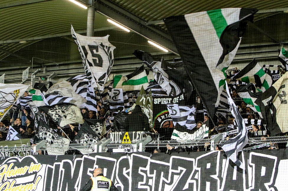 LASK - Sturm Graz
Oesterreichische Fussball Bundesliga, 18. Runde, LASK - SK Sturm Graz, Waldstadion Pasching, 15.12.2019. 

Foto zeigt Fans von Sturm mit einem Spruchband
Schlüsselwörter: heimo