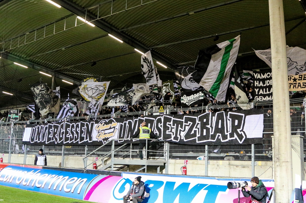 LASK - Sturm Graz
Oesterreichische Fussball Bundesliga, 18. Runde, LASK - SK Sturm Graz, Waldstadion Pasching, 15.12.2019. 

Foto zeigt Fans von Sturm mit einem Spruchband
Schlüsselwörter: heimo