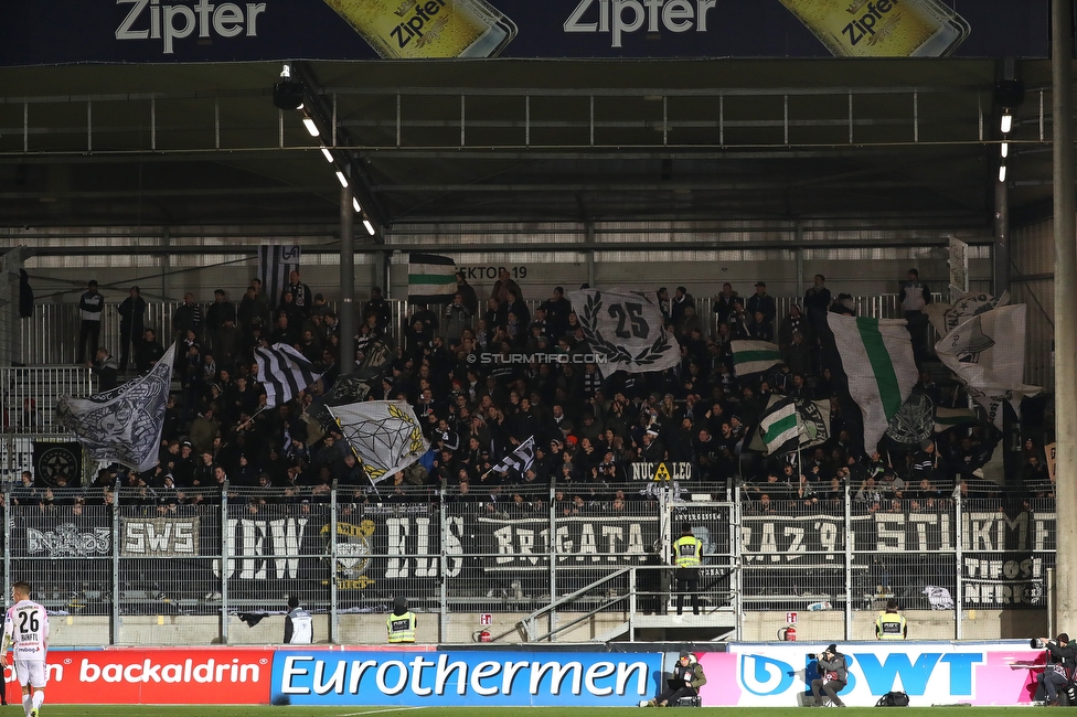 LASK - Sturm Graz
Oesterreichische Fussball Bundesliga, 18. Runde, LASK - SK Sturm Graz, Waldstadion Pasching, 15.12.2019. 

Foto zeigt Fans von Sturm
