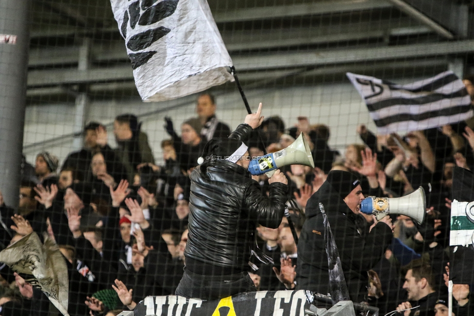 LASK - Sturm Graz
Oesterreichische Fussball Bundesliga, 18. Runde, LASK - SK Sturm Graz, Waldstadion Pasching, 15.12.2019. 

Foto zeigt Fans von Sturm
Schlüsselwörter: vorsaenger brigata