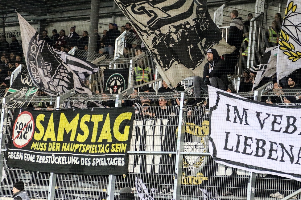 LASK - Sturm Graz
Oesterreichische Fussball Bundesliga, 18. Runde, LASK - SK Sturm Graz, Waldstadion Pasching, 15.12.2019. 

Foto zeigt Fans von Sturm mit einem Spruchband
Schlüsselwörter: samstag