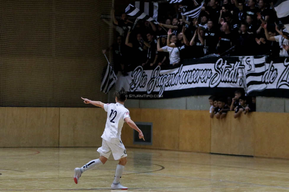 10. Sturm Nachwuchscup
SK Sturm Graz Nachwuchscup, ASVOE Halle Graz, 04.01.2020.

Foto zeigt Fans von Sturm und Jugendspieler
