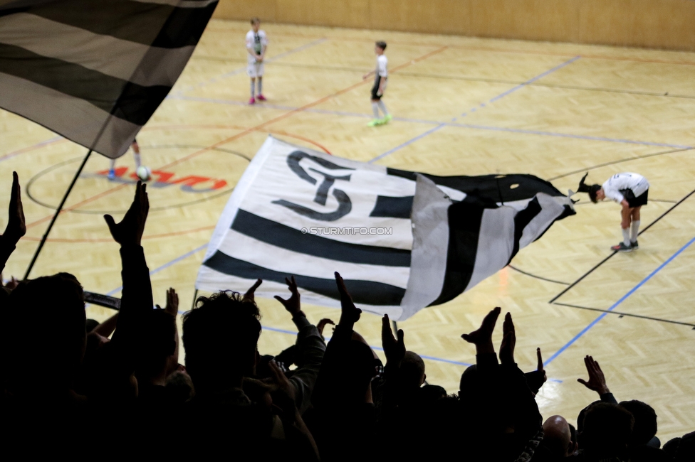 10. Sturm Nachwuchscup
SK Sturm Graz Nachwuchscup, ASVOE Halle Graz, 04.01.2020.

Foto zeigt Fans von Sturm und Jugendspieler
