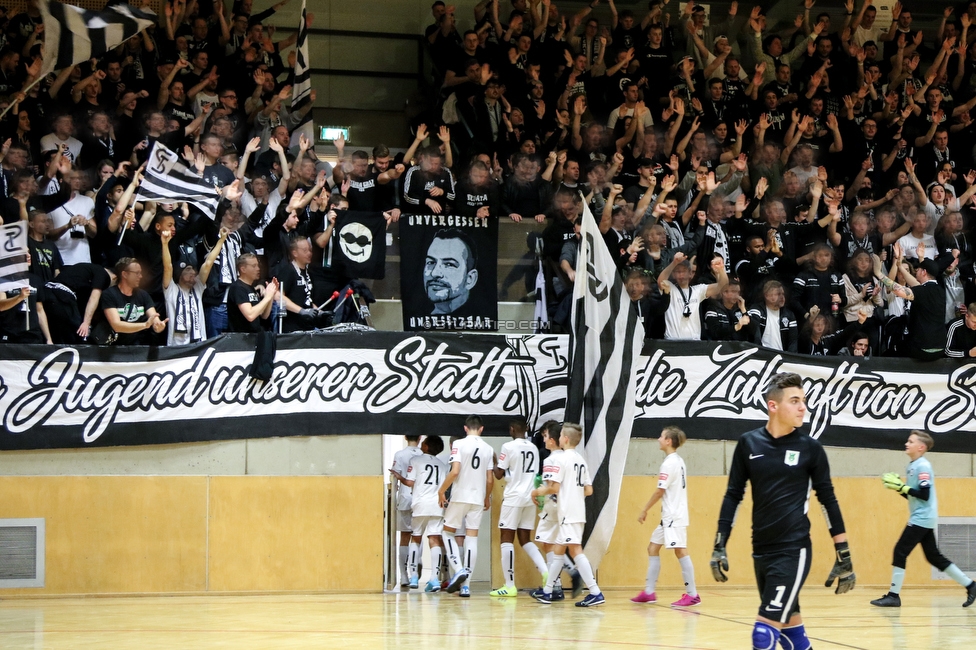 10. Sturm Nachwuchscup
SK Sturm Graz Nachwuchscup, ASVOE Halle Graz, 04.01.2020.

Foto zeigt Fans von Sturm und Jugendspieler
