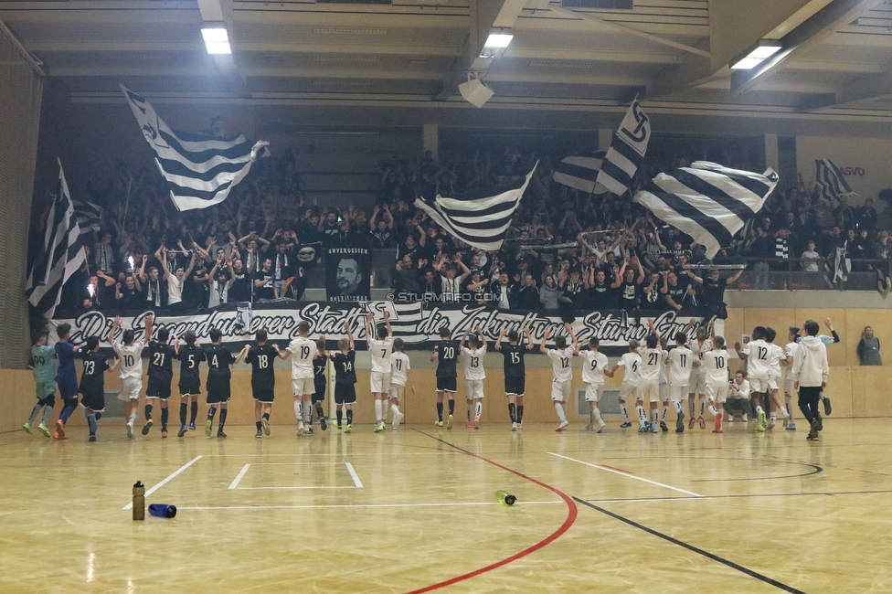 10. Sturm Nachwuchscup
SK Sturm Graz Nachwuchscup, ASVOE Halle Graz, 04.01.2020.

Foto zeigt Fans von Sturm und Jugendspieler
