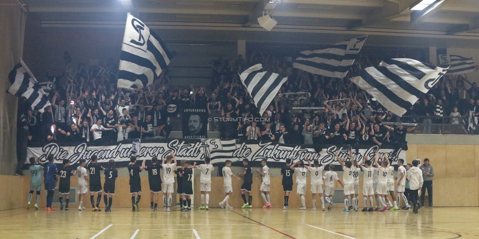 10. Sturm Nachwuchscup
SK Sturm Graz Nachwuchscup, ASVOE Halle Graz, 04.01.2020.

Foto zeigt Fans von Sturm und Jugendspieler
