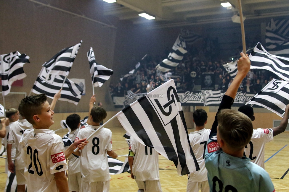 10. Sturm Nachwuchscup
SK Sturm Graz Nachwuchscup, ASVOE Halle Graz, 04.01.2020.

Foto zeigt Fans von Sturm und Jugendspieler
