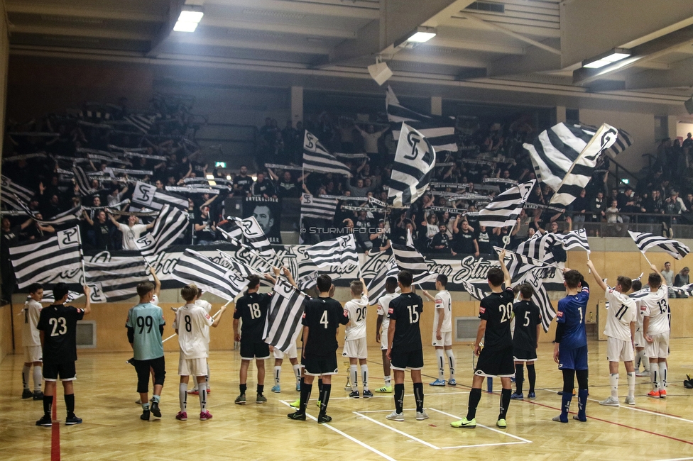 10. Sturm Nachwuchscup
SK Sturm Graz Nachwuchscup, ASVOE Halle Graz, 04.01.2020.

Foto zeigt Fans von Sturm und Jugendspieler
