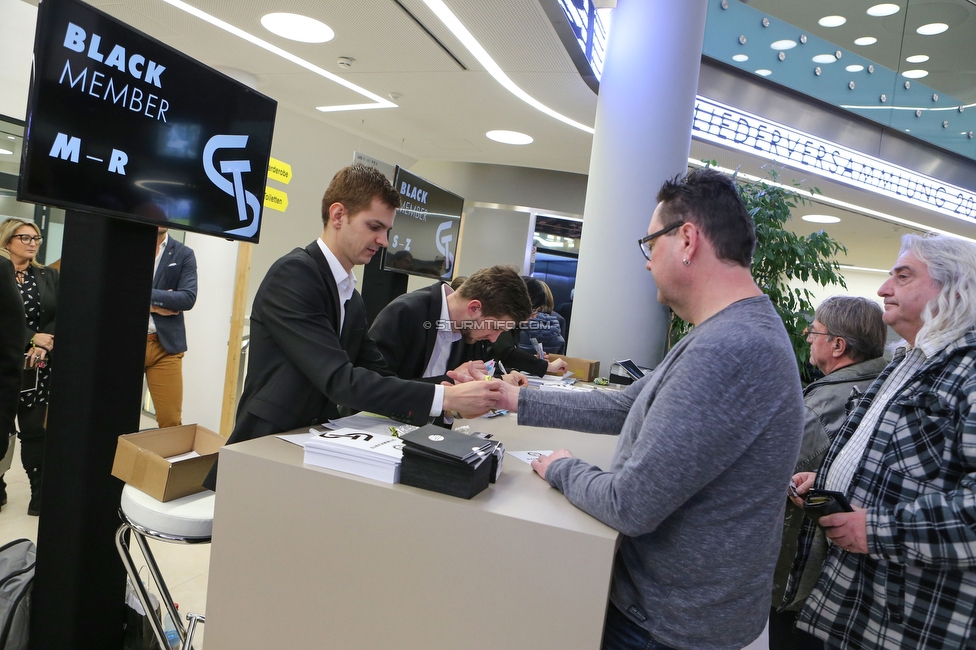 Sturm Graz Generalversammlung
SK Sturm Graz Generalversammlung, Raiffeisen Landesbank Raaba, 31.01.2020. 

Foto zeigt das Foyer und Mitglieder von Sturm
