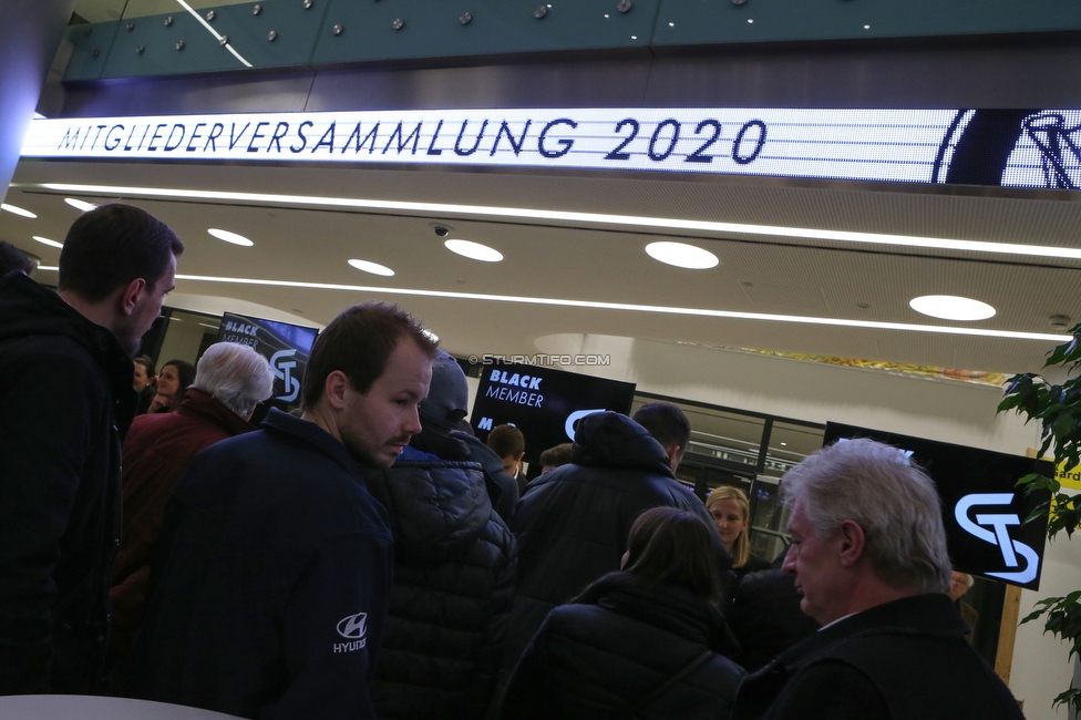 Sturm Graz Generalversammlung
SK Sturm Graz Generalversammlung, Raiffeisen Landesbank Raaba, 31.01.2020. 

Foto zeigt das Foyer und Mitglieder von Sturm
