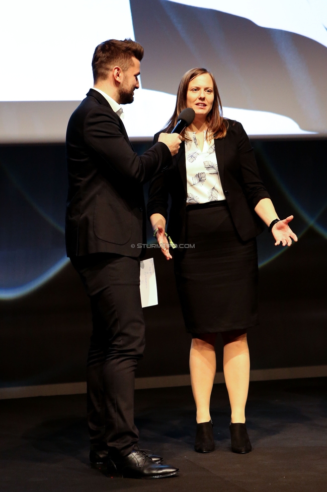 Sturm Graz Generalversammlung
SK Sturm Graz Generalversammlung, Raiffeisen Landesbank Raaba, 31.01.2020. 

Foto zeigt Thomas Seidl (Stadionsprecher Sturm) und Susanne Gorny (Vorstand Sturm)
