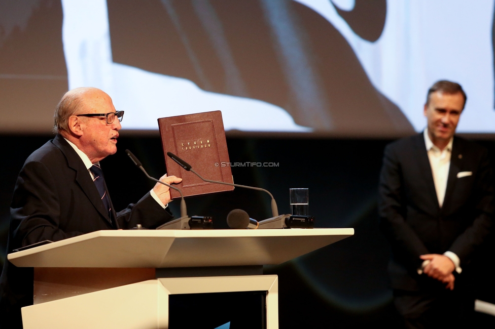 Sturm Graz Generalversammlung
SK Sturm Graz Generalversammlung, Raiffeisen Landesbank Raaba, 31.01.2020. 

Foto zeigt Herwig Brandstetter (ehem. Vorstand Sturm) mit einer alten Festschrift von Sturm und Christian Jauk (Praesident Sturm)
