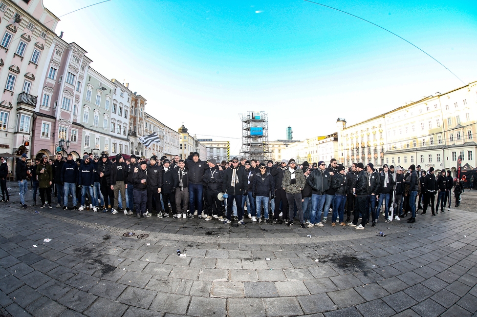 LASK - Sturm Graz
OEFB Cup, Viertelfinale, LASK - SK Sturm Graz, Stadion Gugl Linz, 08.02.2020. 

Foto zeigt Fans von Sturm beim Corteo
