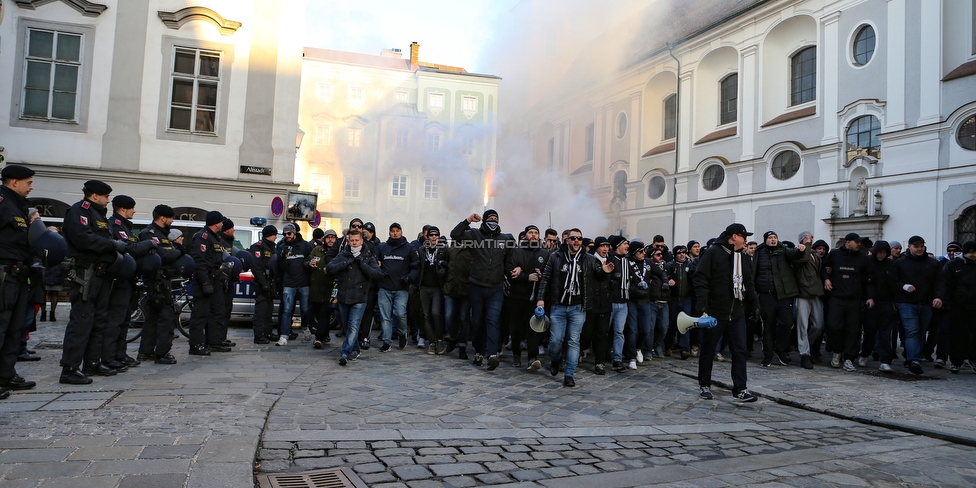 LASK - Sturm Graz
OEFB Cup, Viertelfinale, LASK - SK Sturm Graz, Stadion Gugl Linz, 08.02.2020. 

Foto zeigt Fans von Sturm beim Corteo
