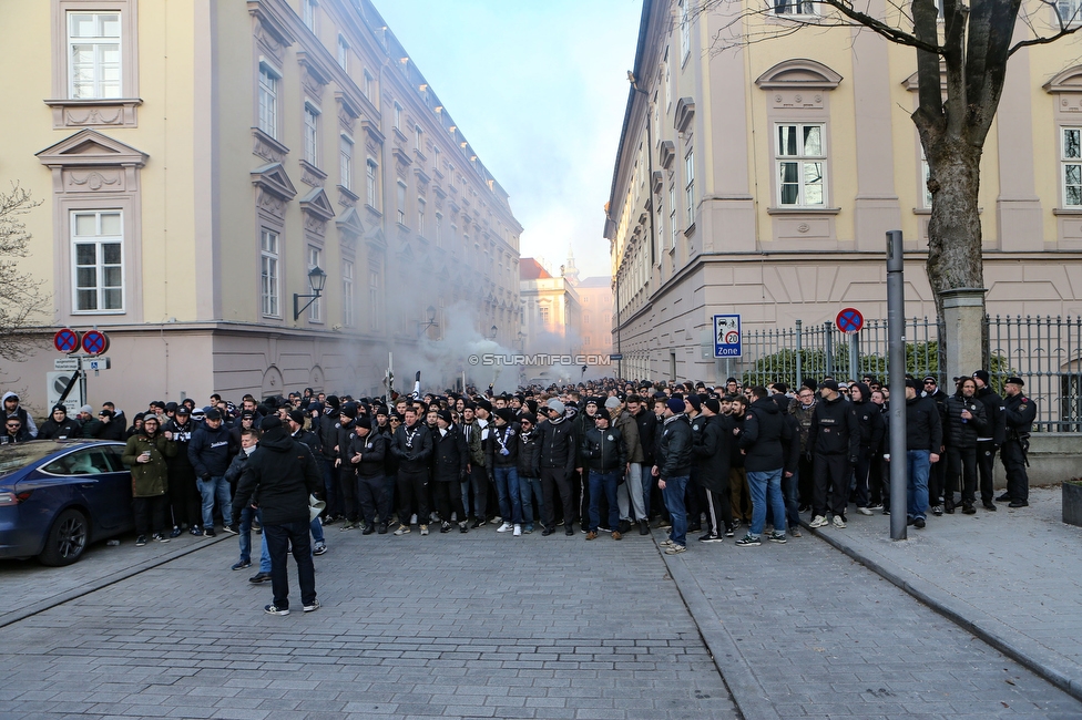 LASK - Sturm Graz
OEFB Cup, Viertelfinale, LASK - SK Sturm Graz, Stadion Gugl Linz, 08.02.2020. 

Foto zeigt Fans von Sturm beim Corteo
