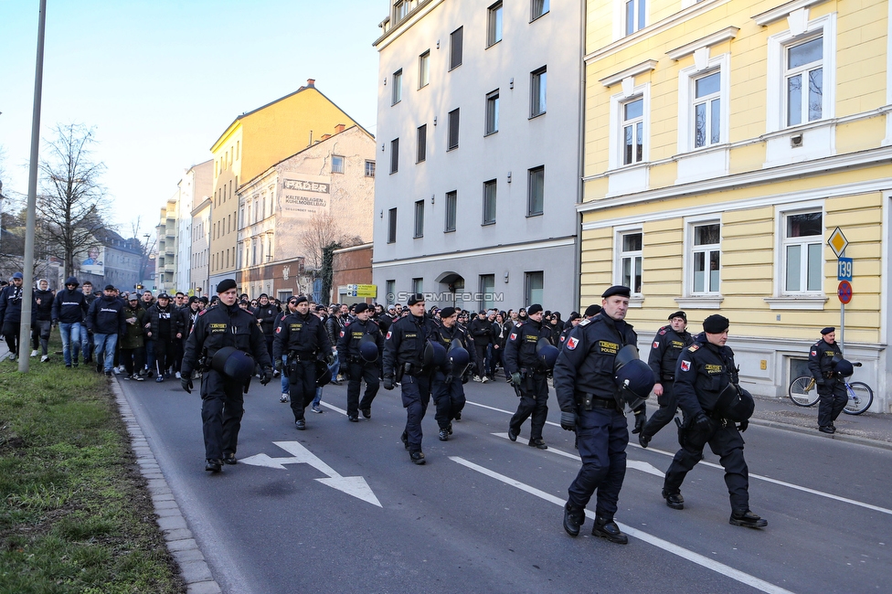 LASK - Sturm Graz
OEFB Cup, Viertelfinale, LASK - SK Sturm Graz, Stadion Gugl Linz, 08.02.2020. 

Foto zeigt Fans von Sturm beim Corteo
