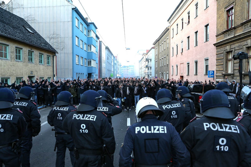 LASK - Sturm Graz
OEFB Cup, Viertelfinale, LASK - SK Sturm Graz, Stadion Gugl Linz, 08.02.2020. 

Foto zeigt Fans von Sturm beim Corteo
