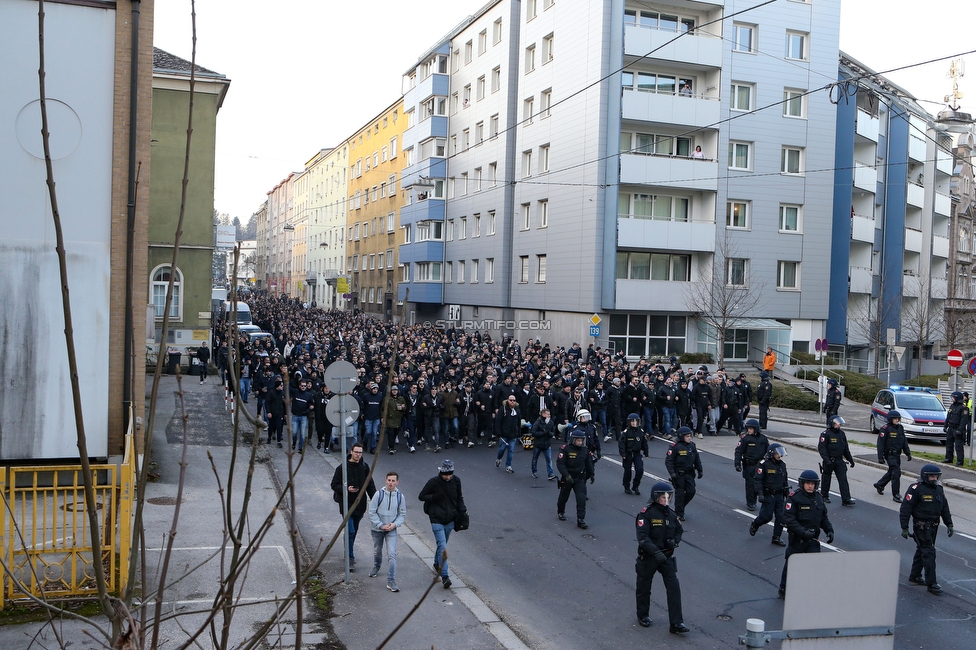 LASK - Sturm Graz
OEFB Cup, Viertelfinale, LASK - SK Sturm Graz, Stadion Gugl Linz, 08.02.2020. 

Foto zeigt Fans von Sturm beim Corteo
