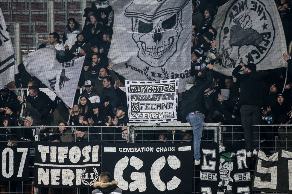 LASK - Sturm Graz
OEFB Cup, Viertelfinale, LASK - SK Sturm Graz, Stadion Gugl Linz, 08.02.2020. 

Foto zeigt Fans von Sturm
