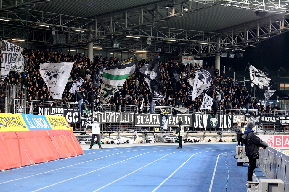 LASK - Sturm Graz
OEFB Cup, Viertelfinale, LASK - SK Sturm Graz, Stadion Gugl Linz, 08.02.2020. 

Foto zeigt Fans von Sturm
